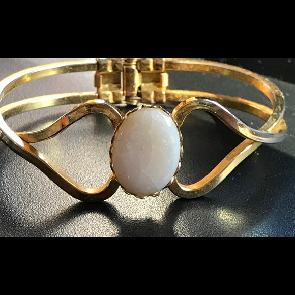 Cuff bracelet with opal - Picture 2 of 2